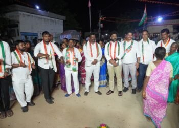 మునుగోడు కు భారీగా తరలివేలిన శేరిలింగంపల్లి నియోజకవర్గం కాంగ్రెస్ పార్టీ నాయకులు
