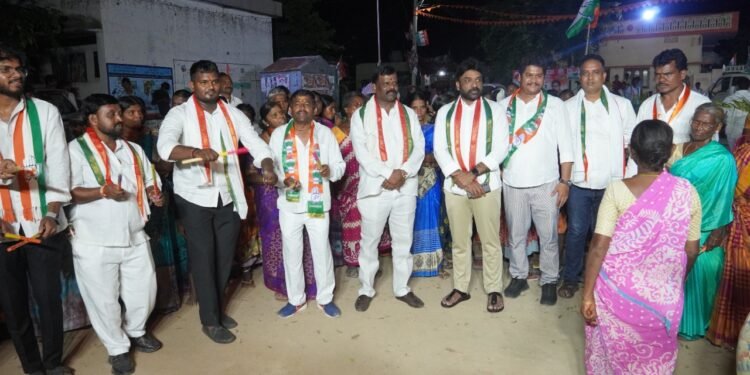 మునుగోడు కు భారీగా తరలివేలిన శేరిలింగంపల్లి నియోజకవర్గం కాంగ్రెస్ పార్టీ నాయకులు