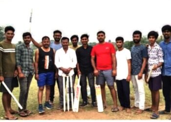 క్రికెట్ కిట్ అందించినమాలోతు లింగునాయక్