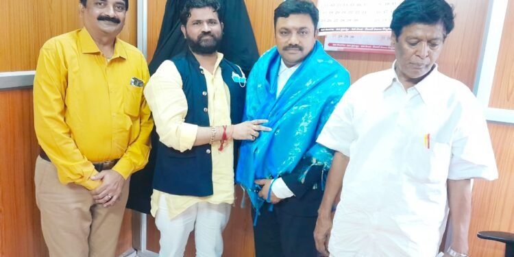 తెలంగాణ హైకోర్టు ప్రభుత్వ న్యాయవాదిగా నియమితులైన తీగల రాంప్రసాద్ గౌడ్ ను సన్మానించిన జాతీయ బీసీ దళ్ అధ్యక్షులు దుండ్ర కుమారస్వామి