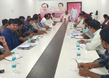అభివృద్ధి పనుల పై సమీక్షా సమావేశం నిర్వహించిన ఎమ్మెల్యే ఆరికపుడి గాంధీ..