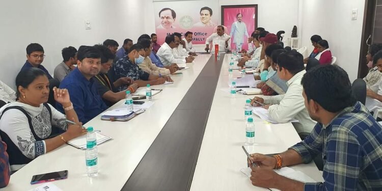 అభివృద్ధి పనుల పై సమీక్షా సమావేశం నిర్వహించిన ఎమ్మెల్యే ఆరికపుడి గాంధీ..