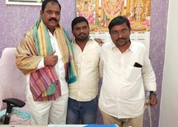 కార్పొరేటర్ రాగం నాగేందర్ యాదవ్ ని మర్యాదపూర్వకంగా కలిసిన ముదిరాజ్ సేవా సమితి యువత అధ్యక్షులు ఎల్ వెంకటేష్ ముదిరాజ్