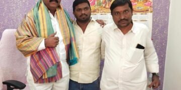 కార్పొరేటర్ రాగం నాగేందర్ యాదవ్ ని మర్యాదపూర్వకంగా కలిసిన ముదిరాజ్ సేవా సమితి యువత అధ్యక్షులు ఎల్ వెంకటేష్ ముదిరాజ్