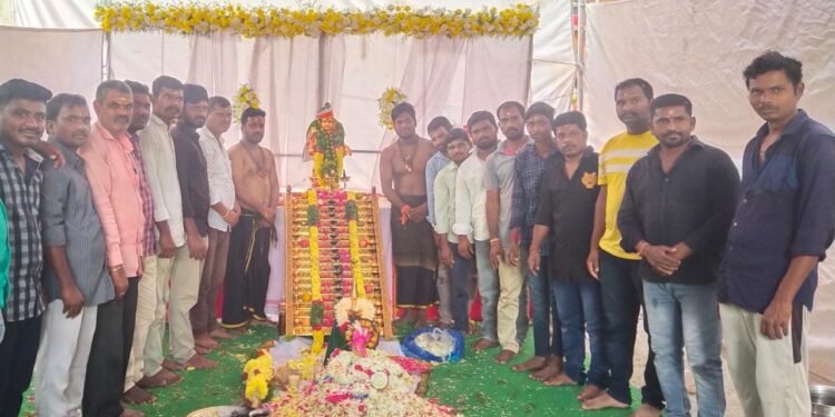 శ్రీకృష్ణ కాలనీలో ఘనంగా అయ్యప్ప స్వామి మహా పడిపూజ