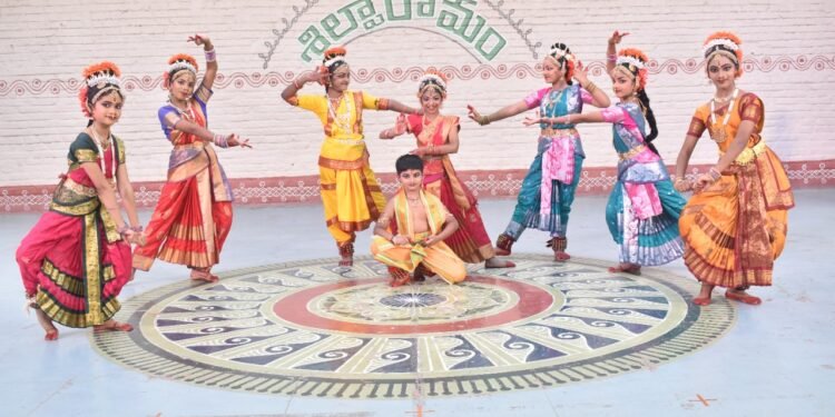 కూచిపూడి నృత్య ప్రదర్శన