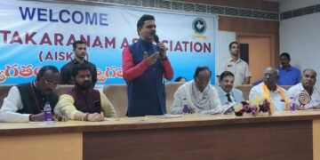 వేదిక పై భగ్గుమన్న రగడ? నిధుల కేటాయింపులు ఏవి? బీసీ కమిషన్ చైర్మన్ కృష్ణమోహన్
