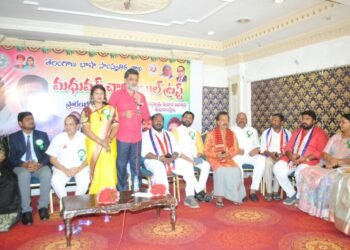 ప్రతి ఒక్కరూ ఇతరులకు సహాయం చేయడానికి ముందుకు రావాలి: జాతీయ బీసీ దళ్ అధ్యక్షులు దుండ్ర కుమారస్వామి
