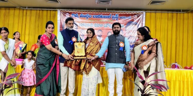 జీవితంలో ఎదురయ్యే సమస్యలను స్వీకరించి ధైర్యంగా నిలబడ్డప్పుడే ఏదైనా సాధించగలం అని రాష్ట్ర బీసీ కమిషన్ చైర్మన్ డాక్టర్ వకులాభరణం కృష్ణమోహన్ రావు అన్నారు