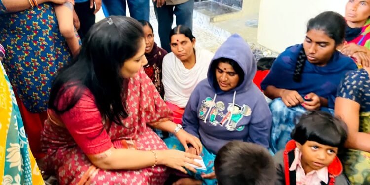 చిన్నారి కుటుంబానికి ఆర్థిక సహాయం చేసిన కీర్తి రెడ్డి