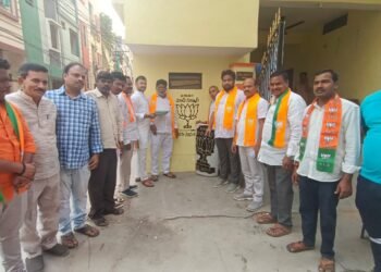 బీజేపీ నేత వడ్డేవల్లి శరణ్ కుమార్ ఆధ్వర్యంలో వాల్ రైటింగ్స్