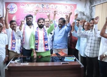 వృత్తి కులాల సేవలు రుణం తీర్చుకోనివి – జాతీయ బీసీ దళ్ అధ్యక్షుడు దుండ్ర కుమార స్వామి
