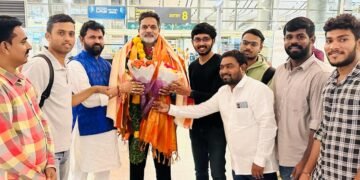తెలంగాణ బీసీ కమిషన్ చైర్మన్ కు ఎయిర్ పోర్ట్ లో వీడ్కోలు పలికిన బీసీ సంఘం నేతలు