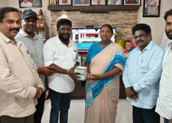 వరద బాధితులకు ఆపన్న హస్తం-రిటైర్డ్ చీఫ్ ఇంజనీర్ ఆళ్ల రామకృష్ణ