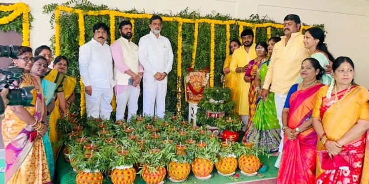 హైదరాబాద్ బోనాలు సకల జనహితాలు…. -డాక్టర్ వకుళాభరణం కృష్ణమోహనరావు .