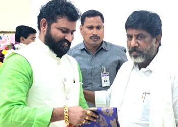 ఉపముఖ్యమంత్రి బట్టి విక్రమార్క ను కలిసిన జాతీయ బీసీ దళ్ అధ్యక్షుడు దుండ్ర కుమారస్వామిస్వామి