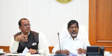 రాష్ట్ర స‌చివాల‌యంలో రోడ్లు, భ‌వ‌నాలు, సినమాటోగ్ర‌ఫీ స‌మీక్ష‌లో ఉప ముఖ్య‌మంత్రి భ‌ట్టి విక్ర‌మార్క‌, మంత్రి కోమటిరెడ్డి