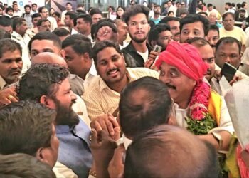 నాగర్‌కర్నూలు పార్లమెంట్ స్థానం నుండి పోటీ చేయబోతున్న మల్లు రవికి ఘన స్వాగతం పలికిన నేతలు