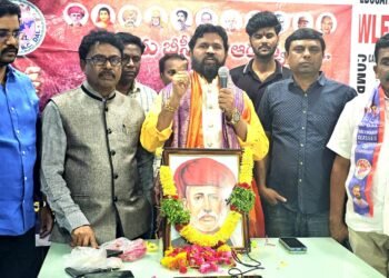 మహాత్మ జ్యోతిబా పూలే సామాజిక విప్లవ దార్శనికుడు