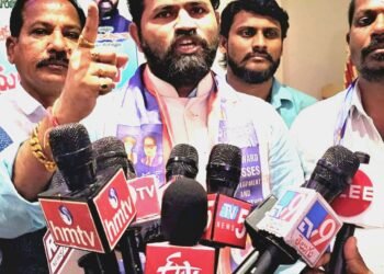 బీసీల రిజర్వేషన్స్ కోసం, న్యాయం కోసం ఎవరితో అయినా యుద్ధమే: దుండ్ర కుమారస్వామి