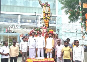 మహానేత వైఎస్సార్‌ కు ఘన నివాళులు