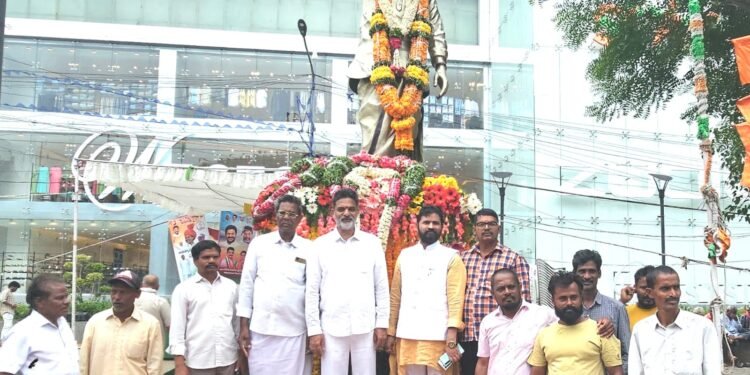 మహానేత వైఎస్సార్ కు ఘన నివాళులు