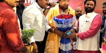 టీటీడీ చైర్మన్‌గా బీఆర్ నాయుడు ను కలిసిన దుండ్ర కుమారస్వామి.