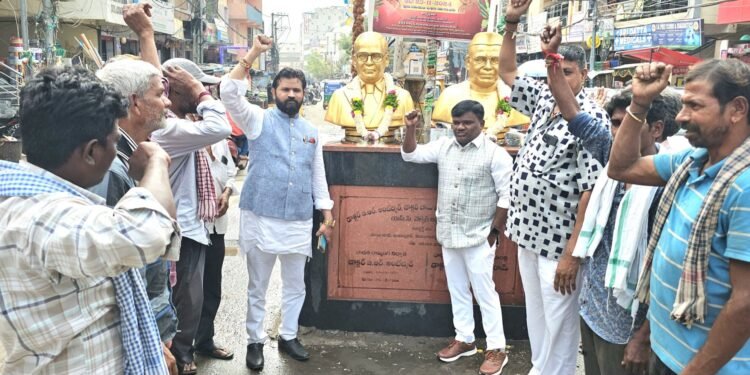 సామాజిక దార్శనికుడు డాక్టర్ బి ఆర్ అంబేద్కర్