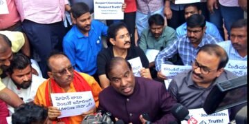 సినీ నటుడు మోహన్ బాబు మీడియాపై చేసిన దాడిని తీవ్రంగా ఖండించారు.