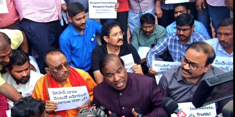 సినీ నటుడు మోహన్ బాబు మీడియాపై చేసిన దాడిని తీవ్రంగా ఖండించారు.