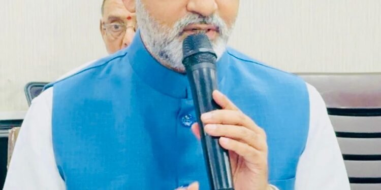 స్థానిక సంస్థల ఎన్నికలలో బీసీలకు 42% రిజర్వేషన్లు కల్పించాలి