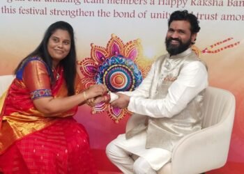 రాఖీ కట్టిన రాజ్‌ న్యూస్‌ ఛానల్‌ చైర్మన్‌ లక్ష్మీ రావు