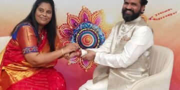 రాఖీ కట్టిన రాజ్‌ న్యూస్‌ ఛానల్‌ చైర్మన్‌ లక్ష్మీ రావు