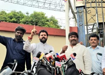 కోర్టు న్యాయం వైపు నిలుస్తుంది