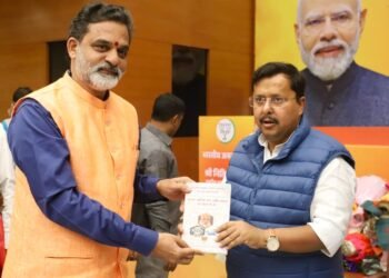 నితిన్ నబిన్‌ను కలిసి శుభాకాంక్షలు తెలిపిన డా. వకుళాభరణం కృష్ణమోహనరావు