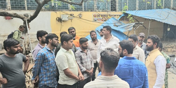 నోటీసు లేకుండా చిరు వ్యాపారాల పై జిహెచ్ఎంసి చర్యలు