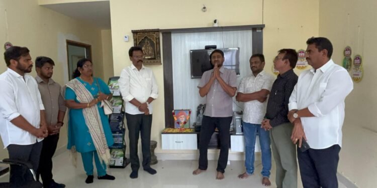 సమాజ సంస్కరణ యోధుడు ఫూలేకు నివాళి