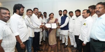 బీసీల సామాజిక న్యాయం కోసం కేంద్రంపై ఒత్తిడి అవసరం