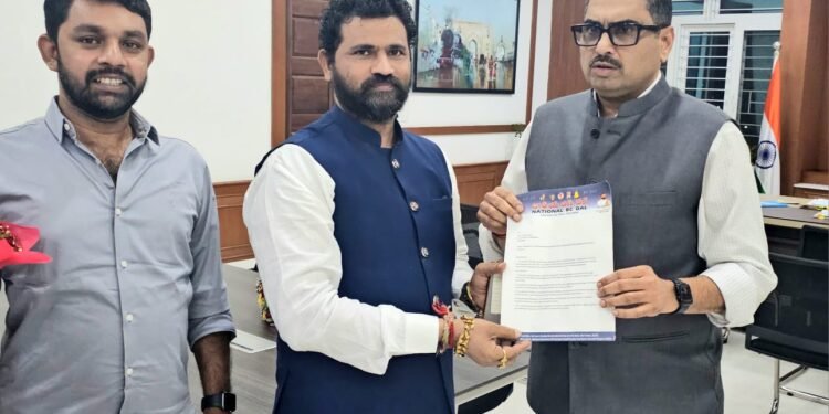 చీఫ్ సెక్రటరీకి బీసీ సమస్యలపై వినతిపత్రం అందజేసిన దుండ్ర కుమారస్వామి
